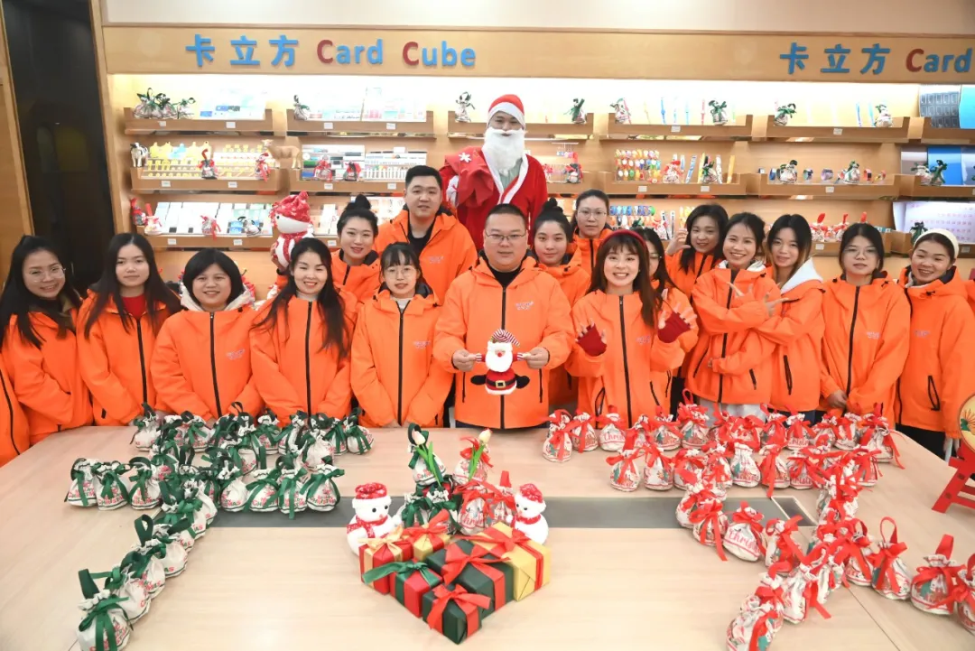 pp电子游戏集团RFID智能卡工厂圣诞派送暖心意 平安喜乐满气氛