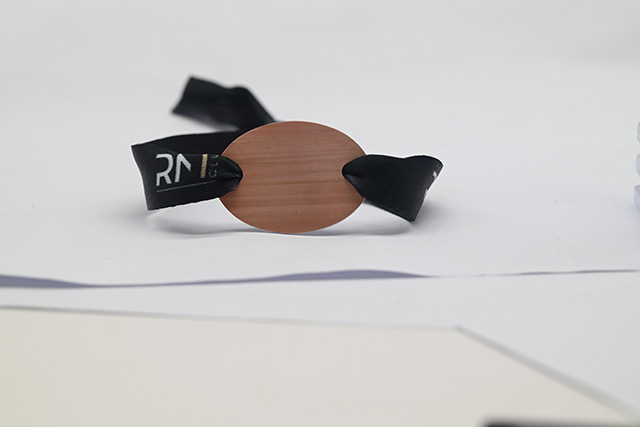 由于智能卡存储能力强，，，，，可以存储电子现金等网络钱币